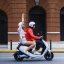 Vyjímatelná baterie umožňuje nabíjet MQi+ Sport kdykoli, kdy máte přístup k elektrické zásuvce.